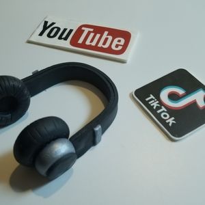 COPY - Handmade Fondant Headphones and Apps Cake Topper Set